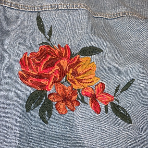 Cropped Denim Jacket - Picture 4 of 4